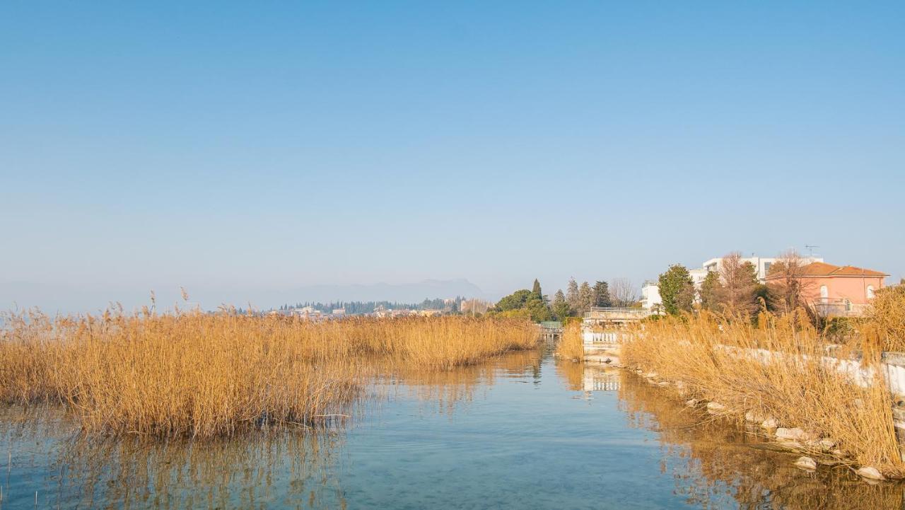 The Zodiac Apartment - Italian Homing Sirmione Esterno foto